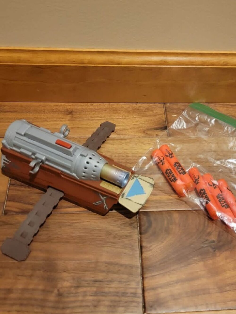Nerf Star Wars Mandalorian Rocket Gauntlet 5/6 darts